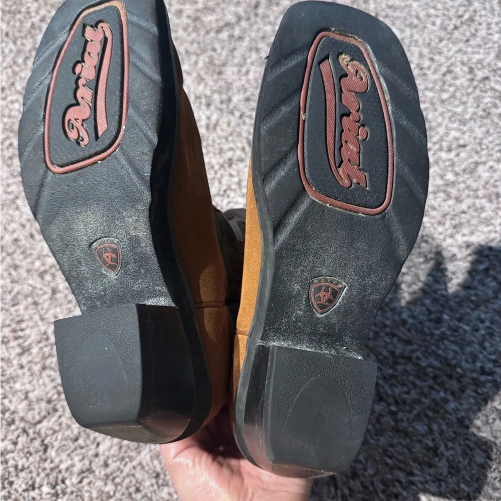 Ariat Tan Floral Embroidered Western Boots - Picture 4 of 10